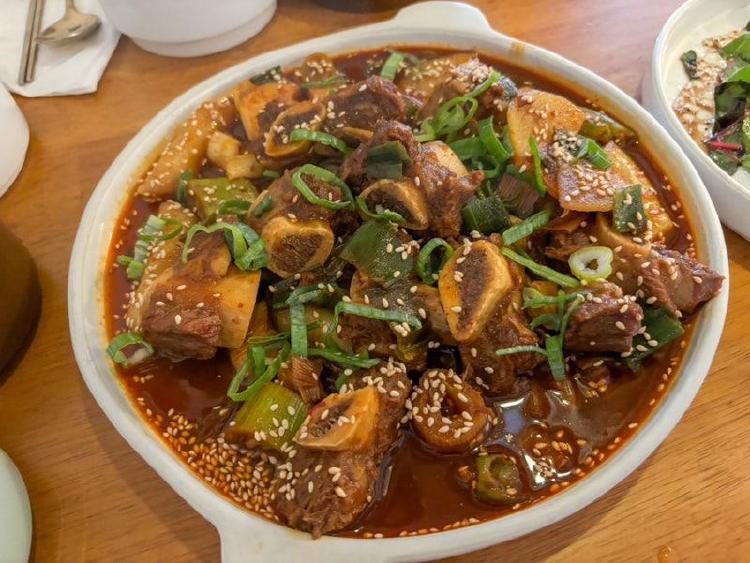 경주 황리단길 맛집 추천, 현지인도 모르는 반전 핫플 TOP5 공개!