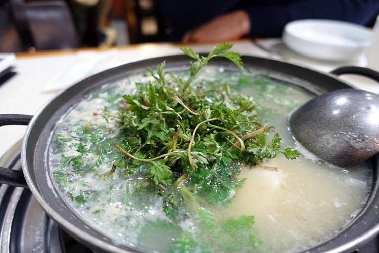 도다리쑥국 맛집, 충무집 가보니 쑥향 미쳤어!