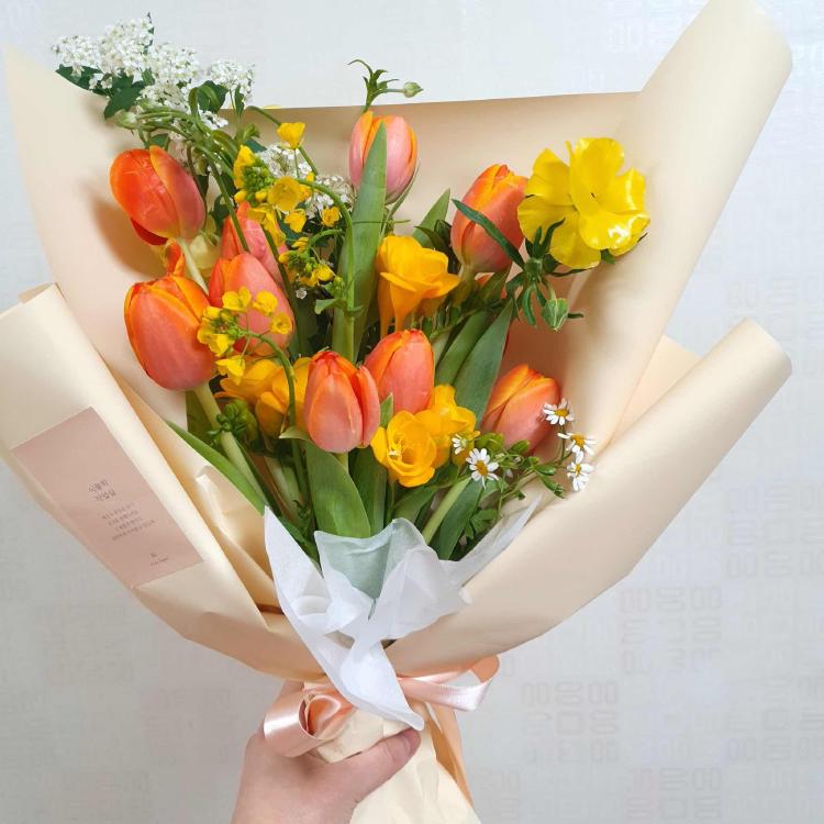 튤립 꽃다발
