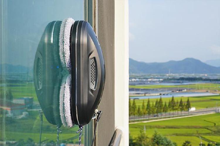 창문 로봇청소기 순위, 고층맘들 광분하는 1등 이유